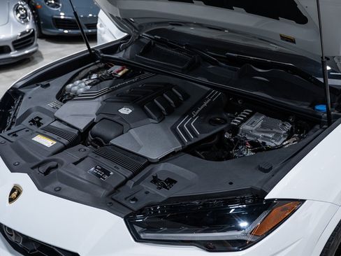 Used 2022 Lamborghini Urus AWD/4WD image 46
