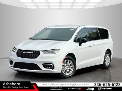 New 2025 Chrysler Pacifica Select