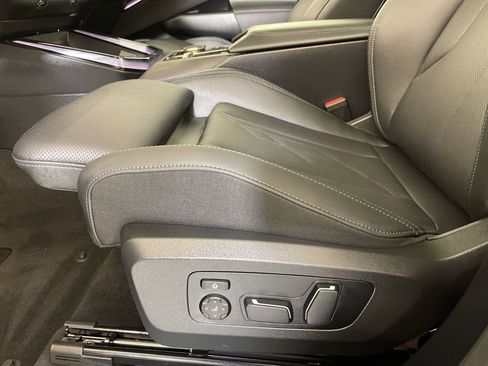 Used 2025 BMW X3 xDrive30i w/ Premium Package image 13