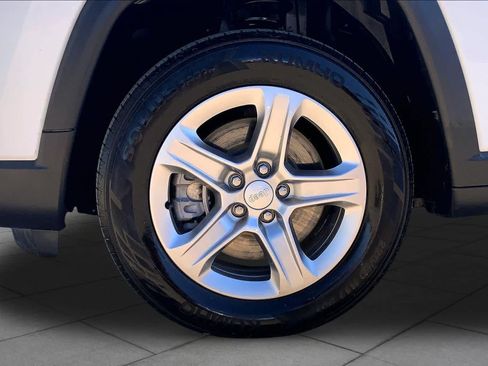 Used 2023 Jeep Compass Latitude AWD/4WD image 11