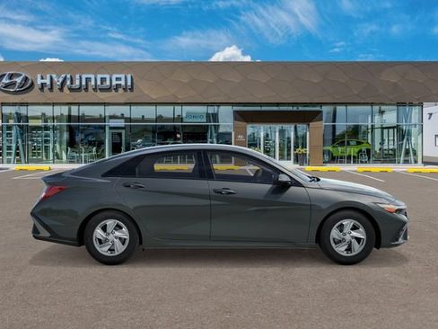 New 2026 Hyundai Elantra SE FWD image 7