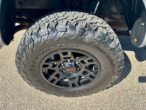 Used 2016 Toyota Tacoma TRD Sport w/ Towing Package image 32