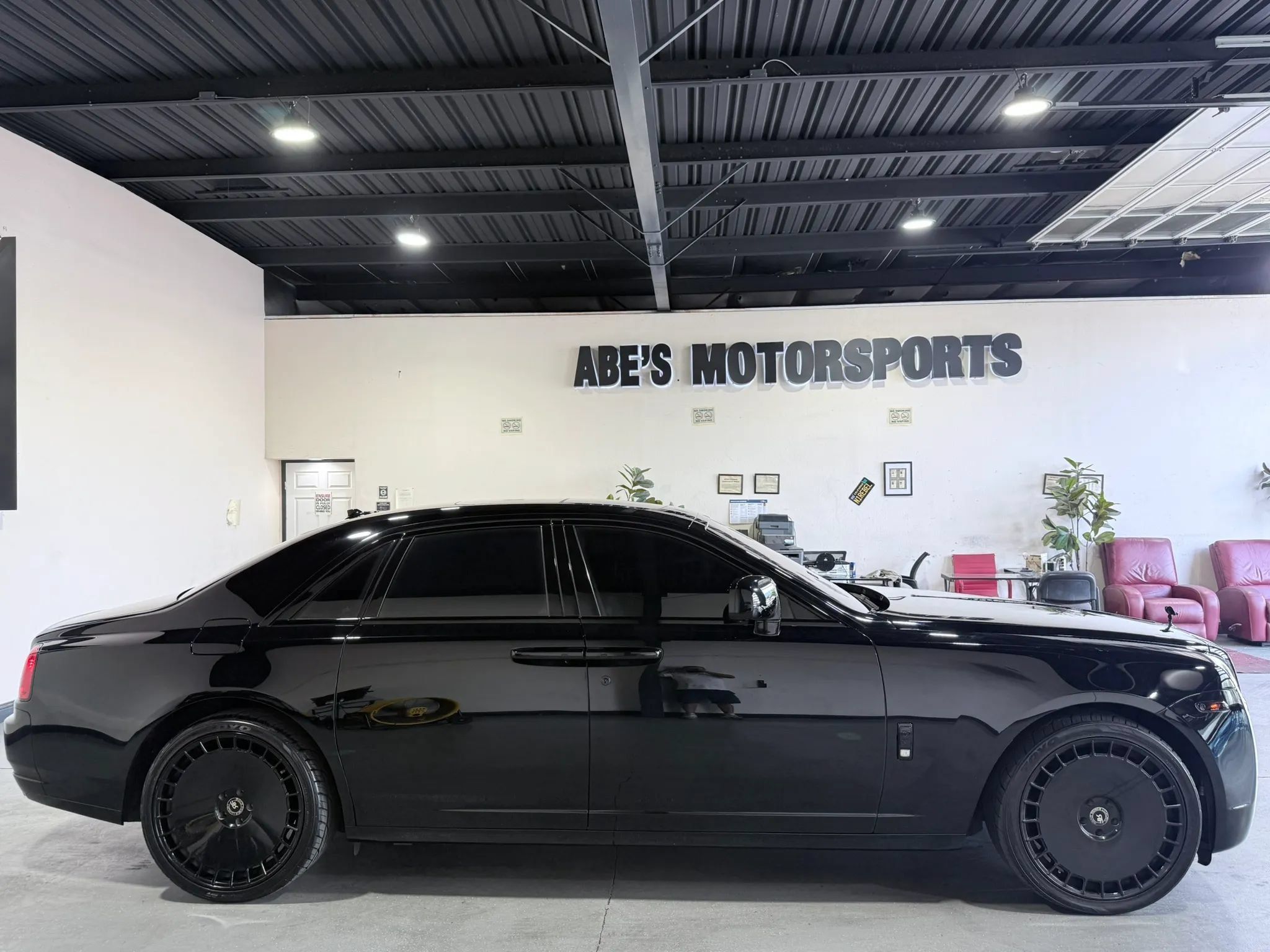 Used 2011 Rolls-Royce Ghost RWD image 5