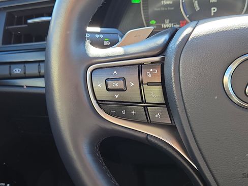 Certified 2025 Lexus ES 300h w/ Premium Package image 21