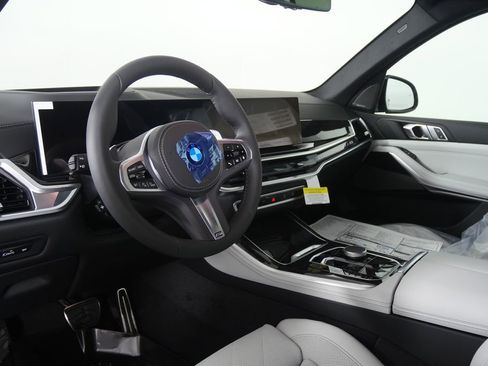 Used 2026 BMW X5 xDrive40i w/ M Sport Package AWD/4WD image 12