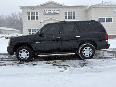 Used 2005 Cadillac Escalade AWD image 1