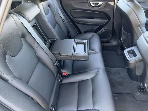 Used 2020 Volvo XC60 T6 Momentum AWD/4WD image 15