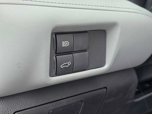 Used 2022 Toyota Highlander XLE AWD/4WD image 26