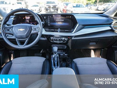Used 2025 Chevrolet Trax LT FWD image 24