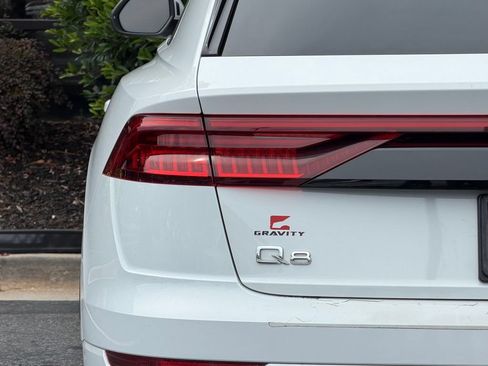 Used 2019 Audi Q8 Prestige w/ Luxury Package AWD/4WD image 15