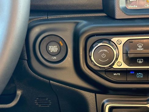 Used 2023 Jeep Wrangler Unlimited Sahara image 19