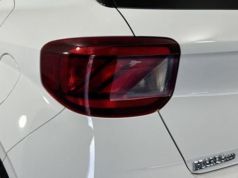 Used 2025 Hyundai Venue SE FWD image 35