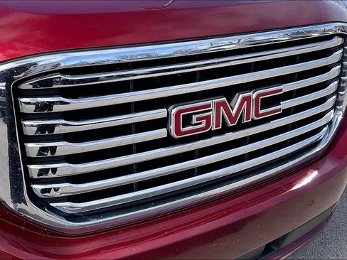 Used 2017 GMC Yukon XL SLT w/ Premium Edition image 41