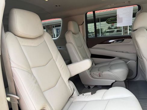 Used 2016 Cadillac Escalade ESV Luxury AWD/4WD image 26