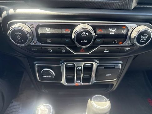 Used 2021 Jeep Wrangler Unlimited Sahara w/ LED Lighting Group AWD/4WD image 19