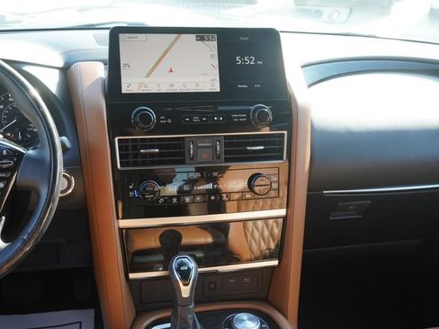 Used 2024 INFINITI QX80 Sensory AWD/4WD image 16