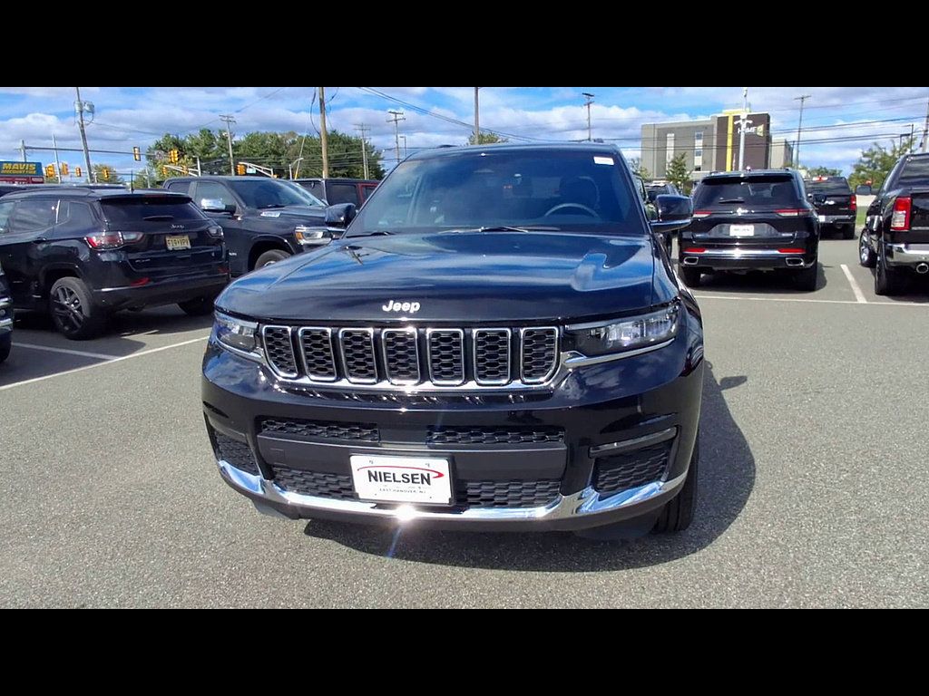Used 2025 Jeep Grand Cherokee L Limited AWD/4WD image 3