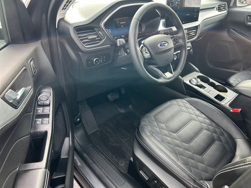 Certified 2023 Ford Escape Platinum w/ Premium Technology Package image 5