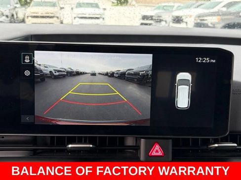Used 2025 Kia Carnival FWD image 22