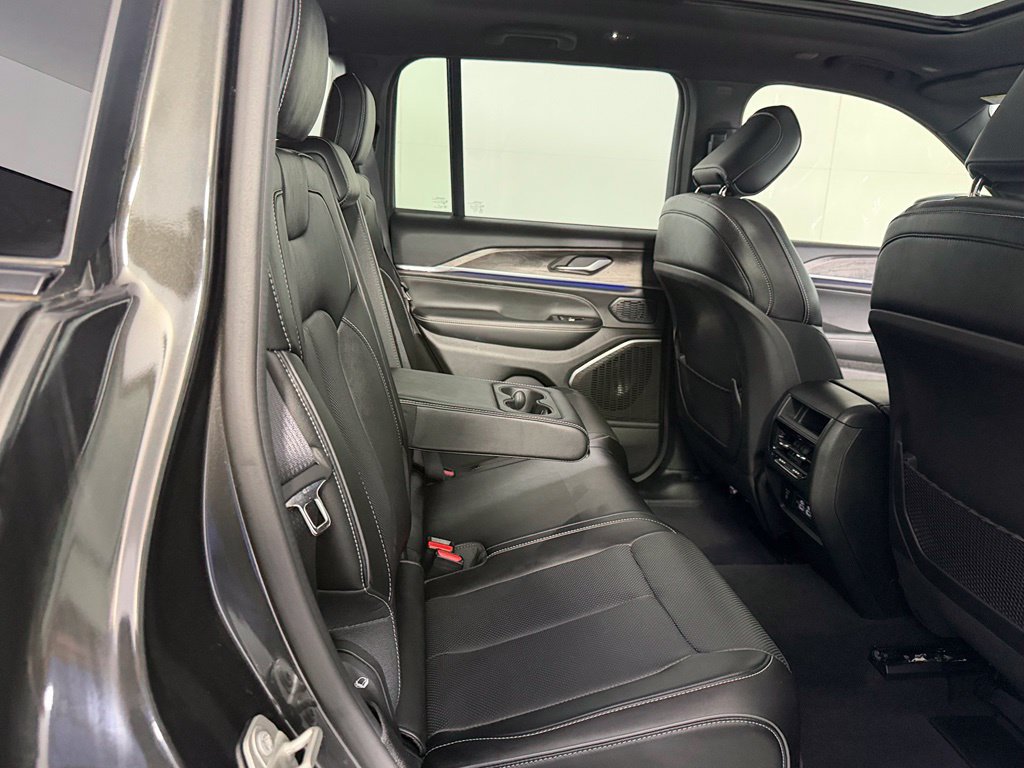 Used 2024 Jeep Grand Cherokee Overland AWD/4WD image 23