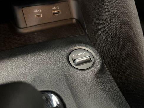 Used 2025 Nissan Z Sport w/ Floor Mat Package image 27