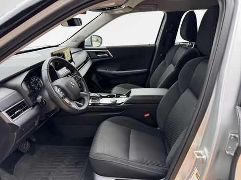 Used 2025 Mitsubishi Outlander ES AWD/4WD image 12