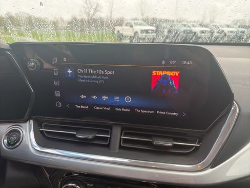 Used 2024 Chevrolet Trax LT w/ LT Convenience Package image 24