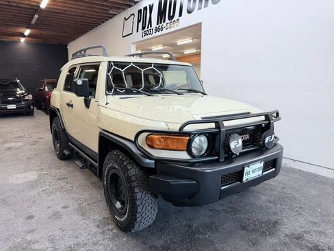 Used 2010 Toyota FJ Cruiser 4WD image 2