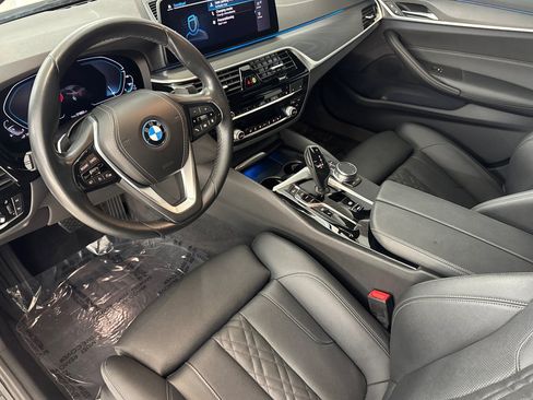 Used 2023 BMW 530e w/ Convenience Package RWD image 4