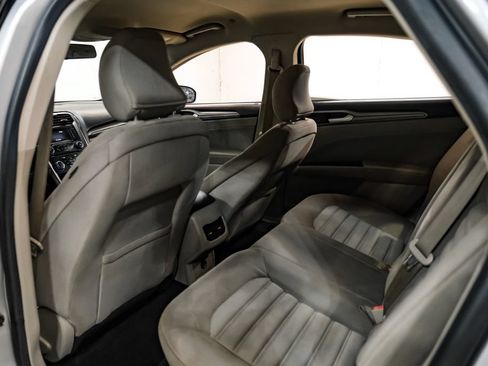 Used 2017 Ford Fusion SE FWD image 35