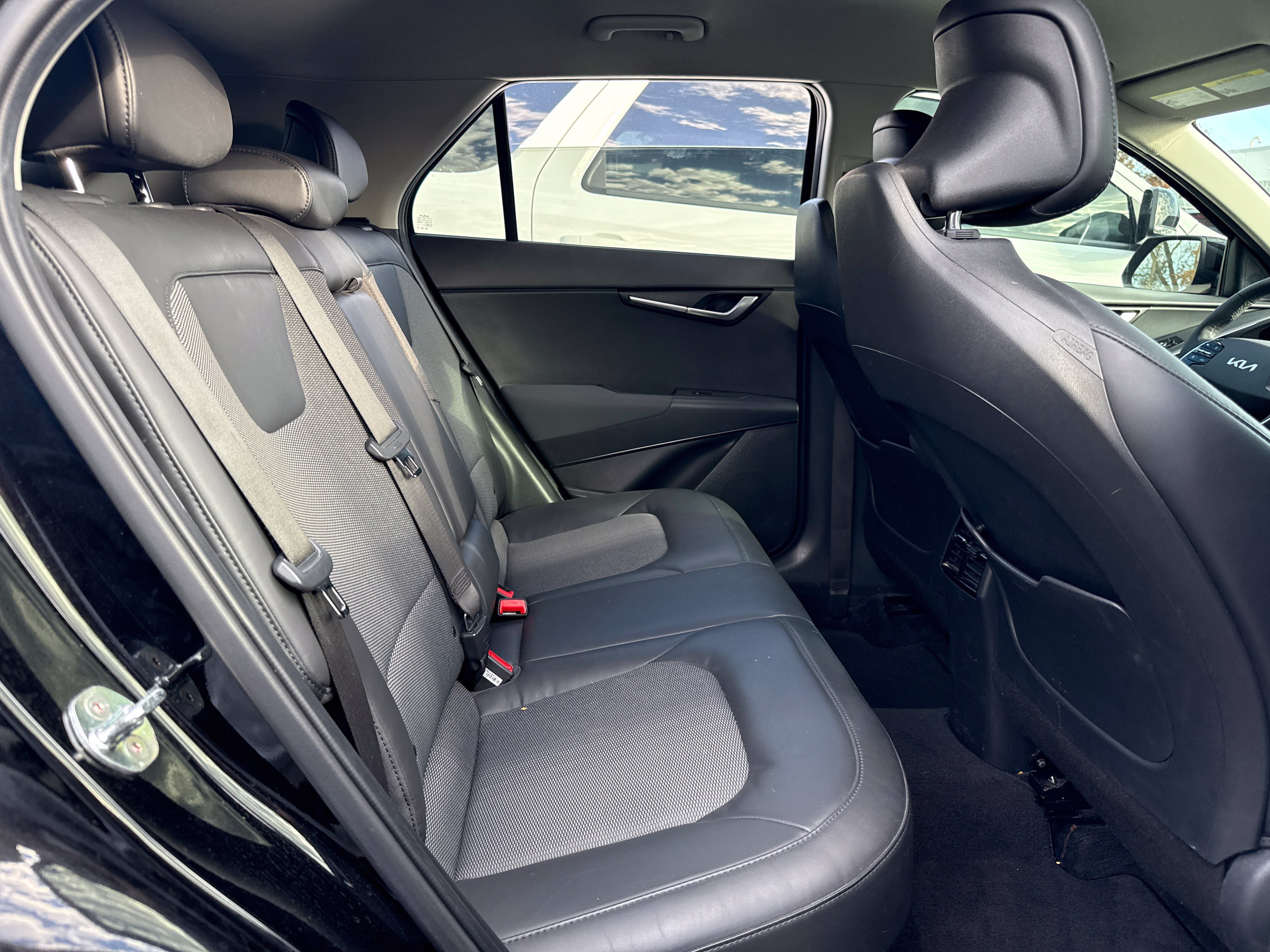 Used 2023 Kia Niro EX FWD image 18