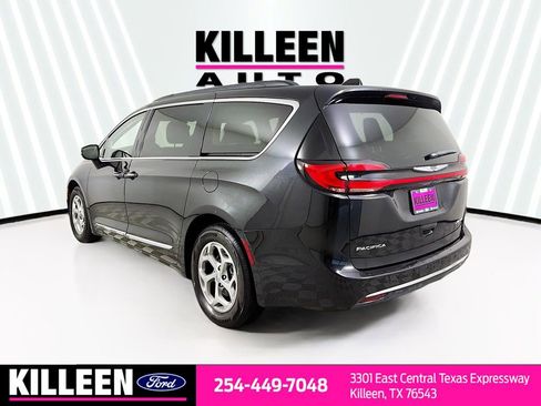 Used 2023 Chrysler Pacifica Limited image 6