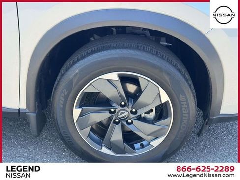 Used 2024 Nissan Rogue SV AWD/4WD image 10