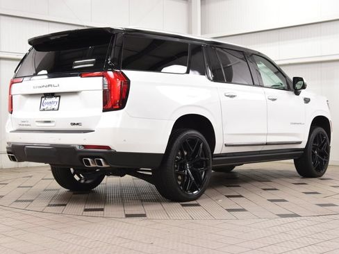Used 2025 GMC Yukon XL Denali Ultimate w/ LPO, Floor Liner Package AWD/4WD image 8