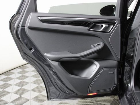 Certified 2026 Porsche Macan AWD/4WD image 32