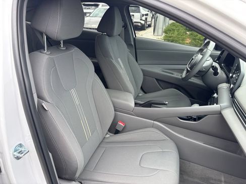 Certified 2025 Hyundai Elantra Sport FWD image 18