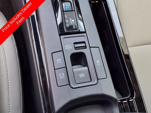 Used 2023 Toyota Prius XLE FWD image 27
