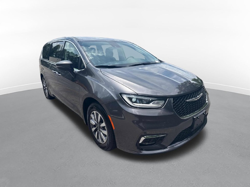 Used 2023 Chrysler Pacifica Touring-L FWD image 4