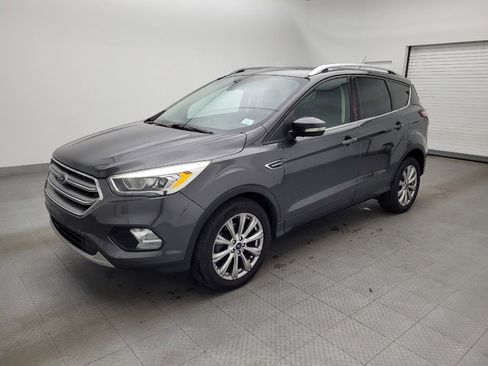 Used 2017 Ford Escape Titanium image 2
