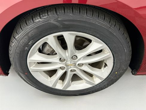 Used 2018 Chevrolet Malibu LT w/ Leather Package FWD image 11