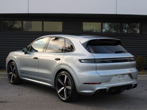 New 2026 Porsche Cayenne GTS image 3
