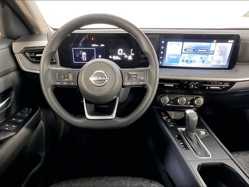 Certified 2025 Nissan Kicks SV image 7