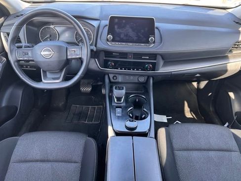 Used 2025 Nissan Rogue SV image 10