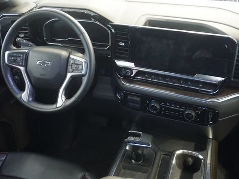 Used 2024 Chevrolet Silverado 1500 LT Trail Boss w/ Convenience Package II AWD/4WD image 28
