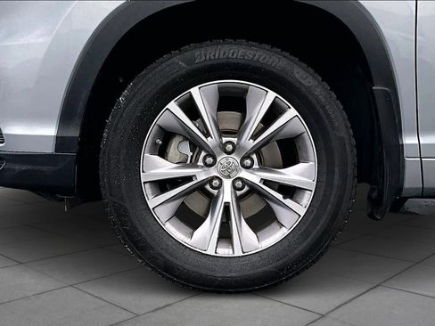 Used 2014 Toyota Highlander XLE image 10