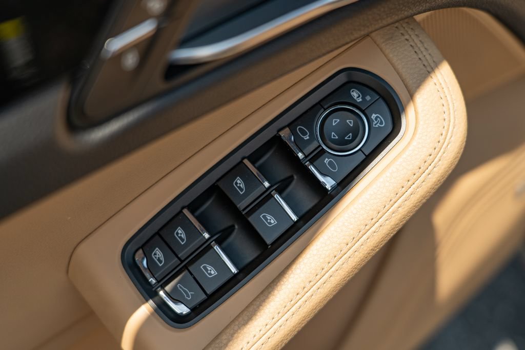 Used 2018 Porsche Macan AWD/4WD image 13