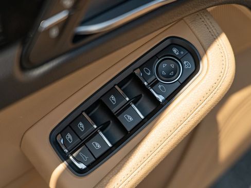 Used 2018 Porsche Macan AWD/4WD image 13