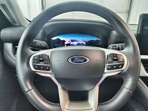 Used 2025 Ford Explorer Active AWD/4WD image 24