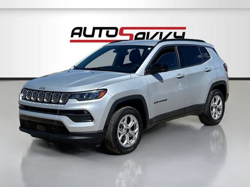 Used 2025 Jeep Compass Latitude AWD/4WD image 3