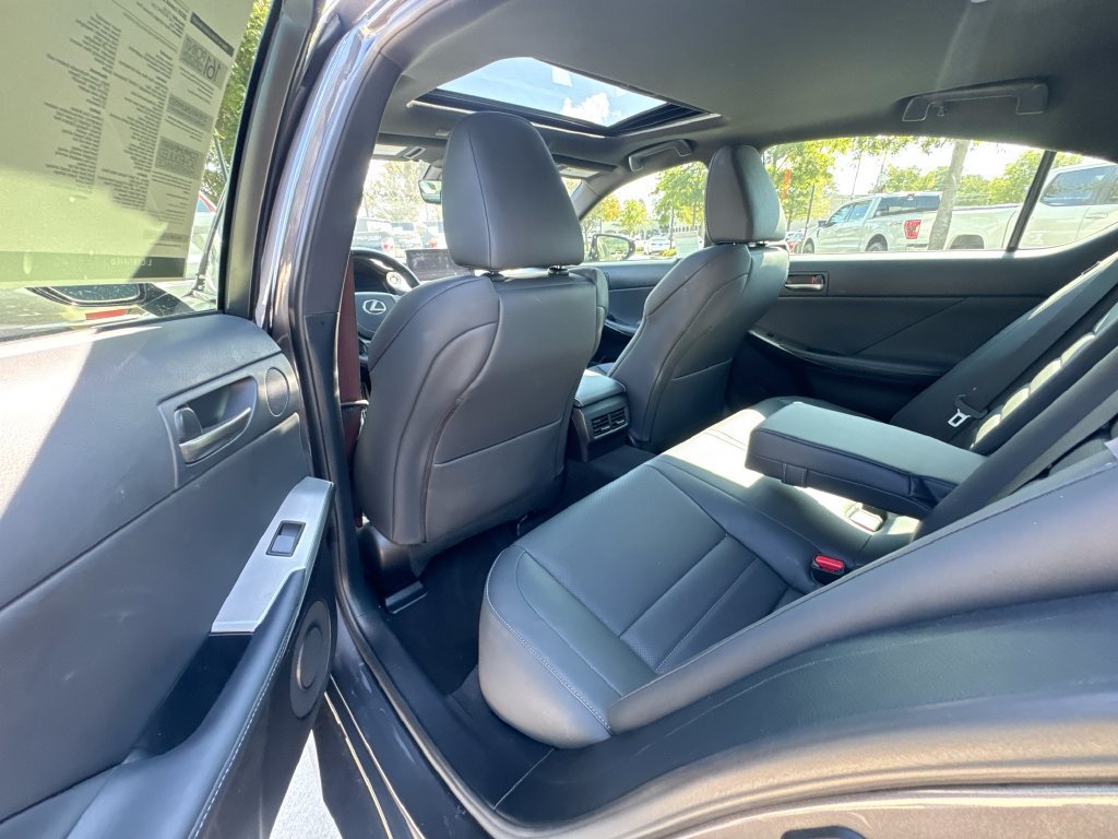 Used 2025 Lexus IS 500 RWD image 31